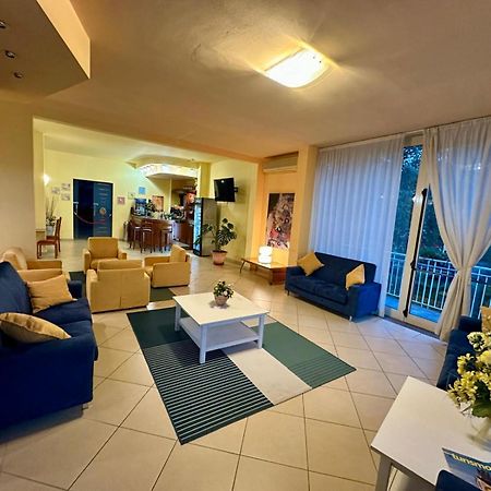 Hotel Florida Tirrenia Esterno foto