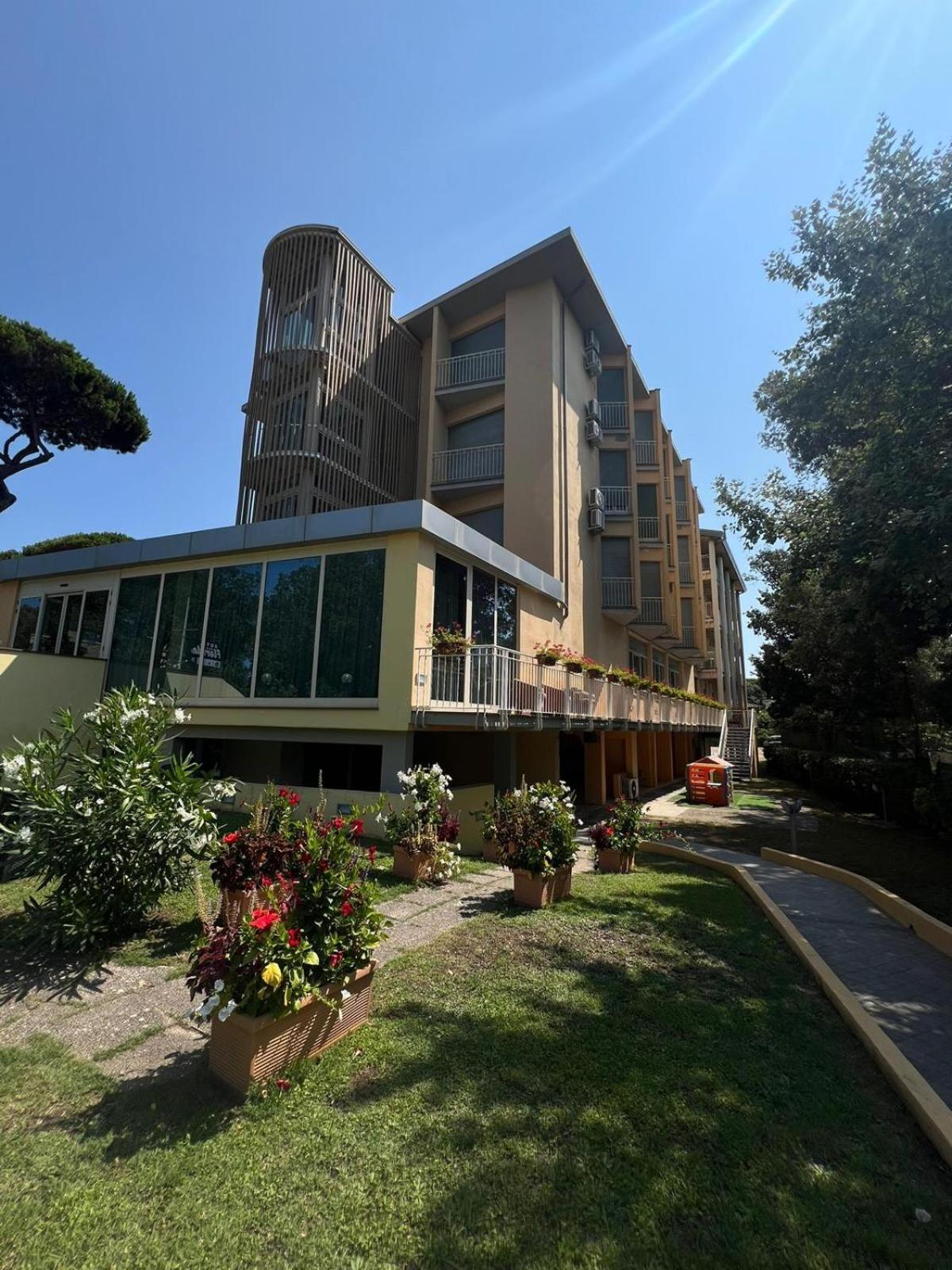 Hotel Florida Tirrenia Esterno foto