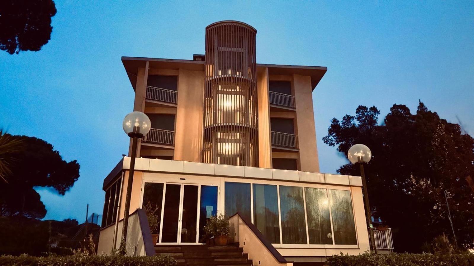 Hotel Florida Tirrenia Esterno foto