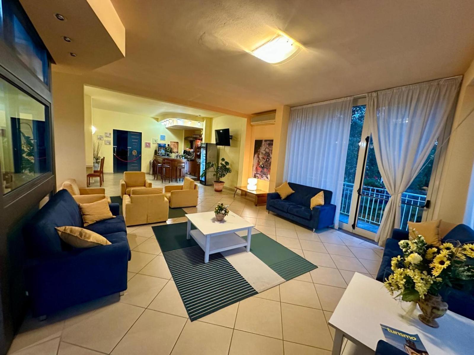 Hotel Florida Tirrenia Esterno foto