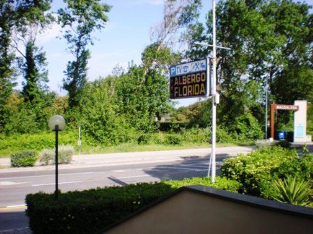 Hotel Florida Tirrenia Esterno foto